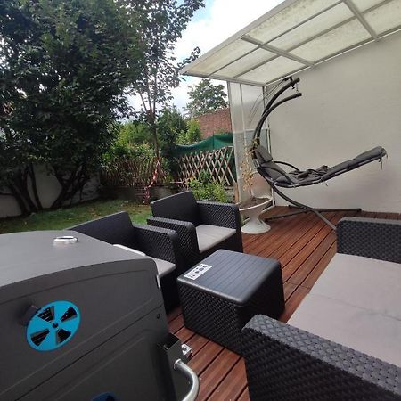 Chambre Prive Dans Une Maison Avec Terrasse Et Jardin Salles De Bain Partagees Lille Exterior foto
